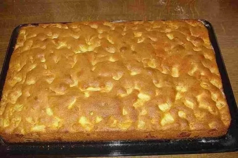 Apfelkuchen der in ihrem Mund schmilzt, in 5 Minuten zubereitet
