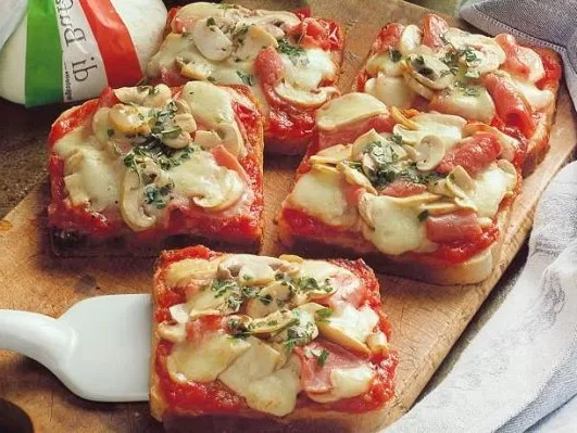Pizza-Toast mit Schinken