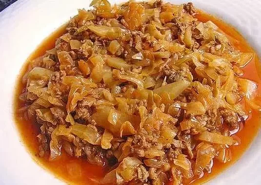 Kohl geschmort mit Hackfleisch