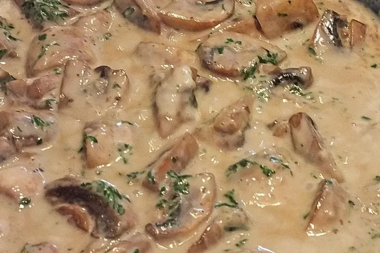 Superschnelle Champignon-Rahmsoße Rezept