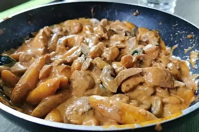 Schupfnudel-Hähnchen-Gemüsepfanne Rezept