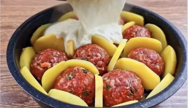 Hackbällchen-Auflauf mit Kartoffeln